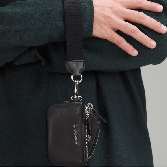 🍋LULULEMON Dual Pouch Wristlet Leather Alternative Black/Silver - Picture 3 of 10